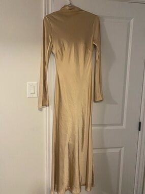 Elegant Long-Sleeve Satin Maxi Dress in Light Gold